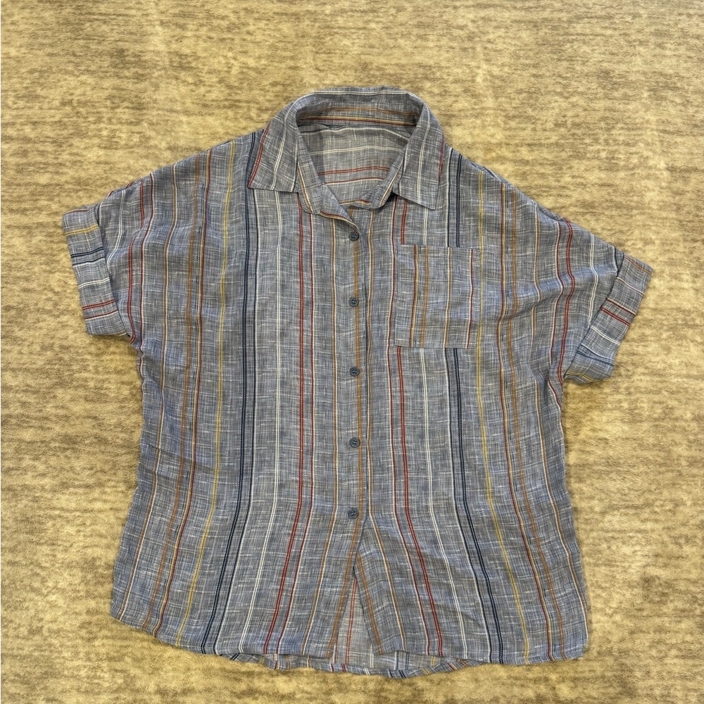 Button up short sleeve shirt.
